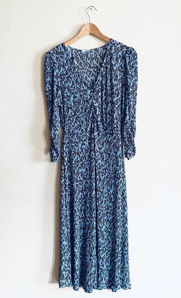 Vestido Azul Recortado
